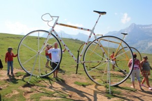 Avec le vélo à pois dans le col de l'Aubisque dans les Pyrénées (3)